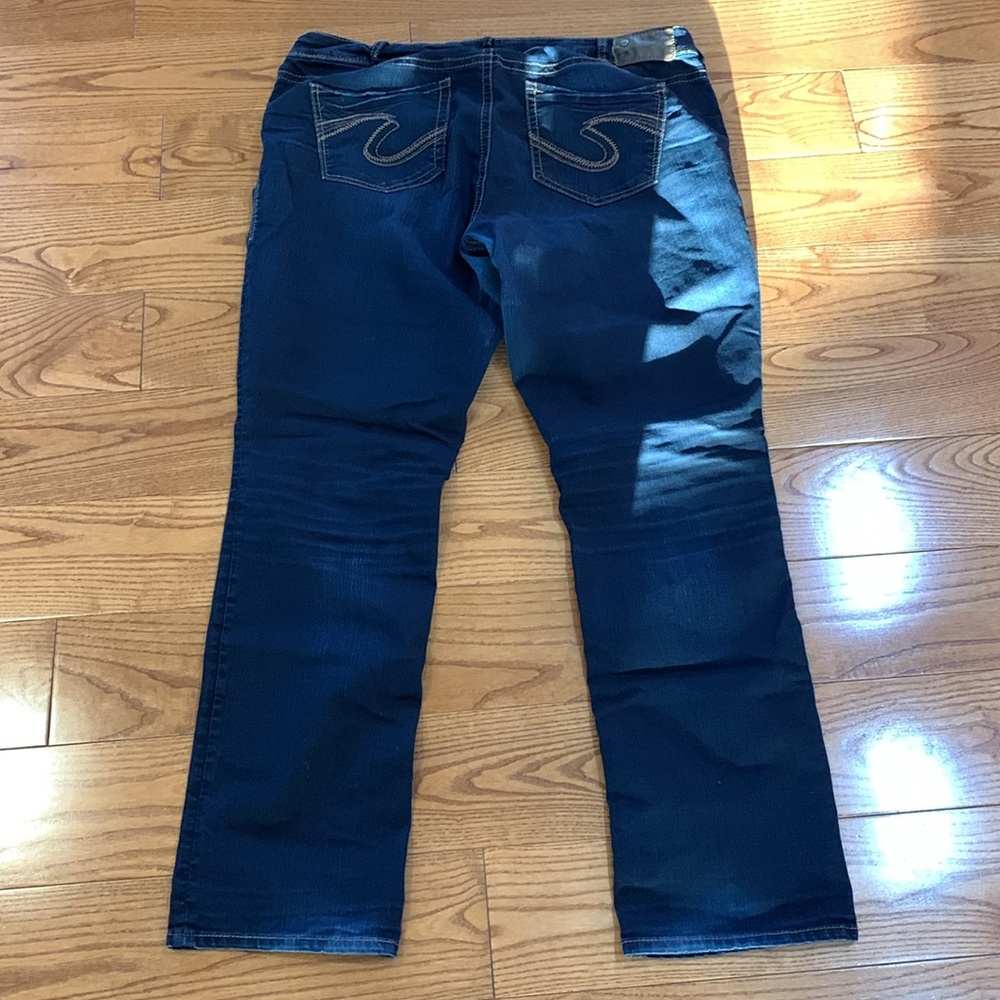 Silver Suki mid straight 18 x 32” jeans in GUC - Picture 6 of 8